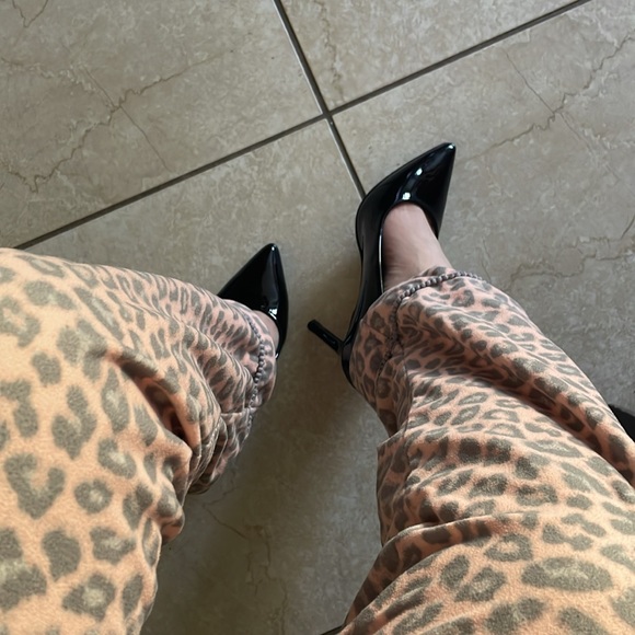 Classic Black Heels - Picture 5 of 5